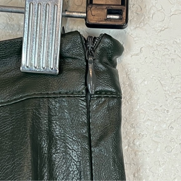 SIGNATURE STUDIO Pleated Vegan Leather Green Full Midi Skirt size Small - Picture 6 of 9